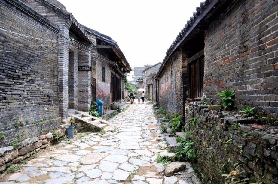 记者：拜仁对博伊的报价提升至3000万欧+200万欧浮动